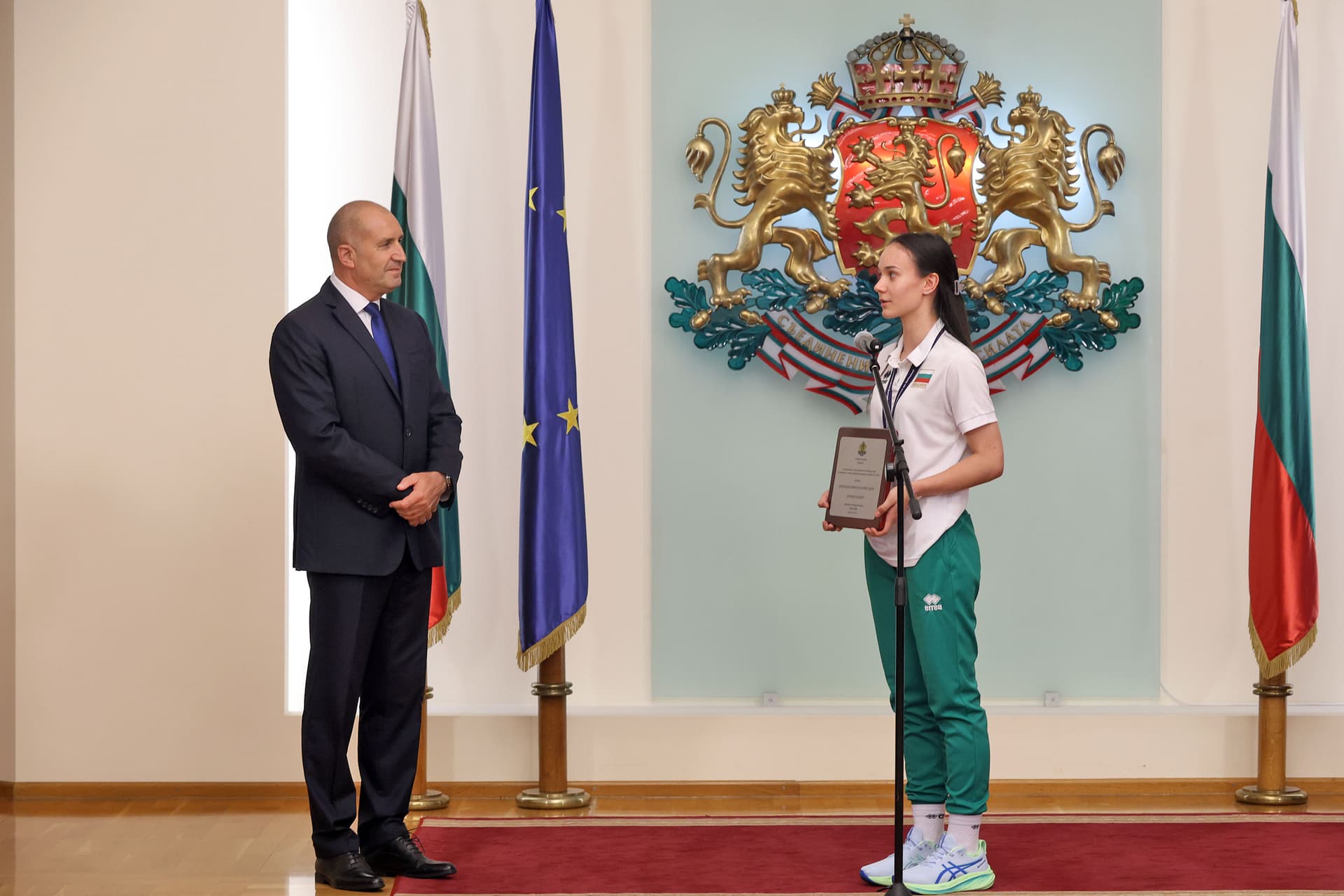 President Rumen Radev awarded the women's national volleyball team under 18 with an Honorary Plaque for winning first place at the European Championship.