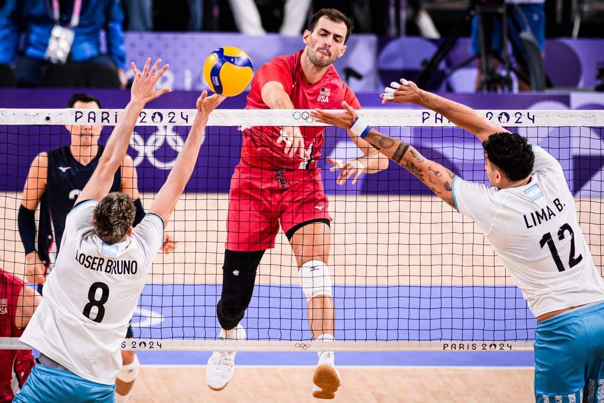 САЩ забиха 8 аса на Аржентина за чиста победа с 3:0