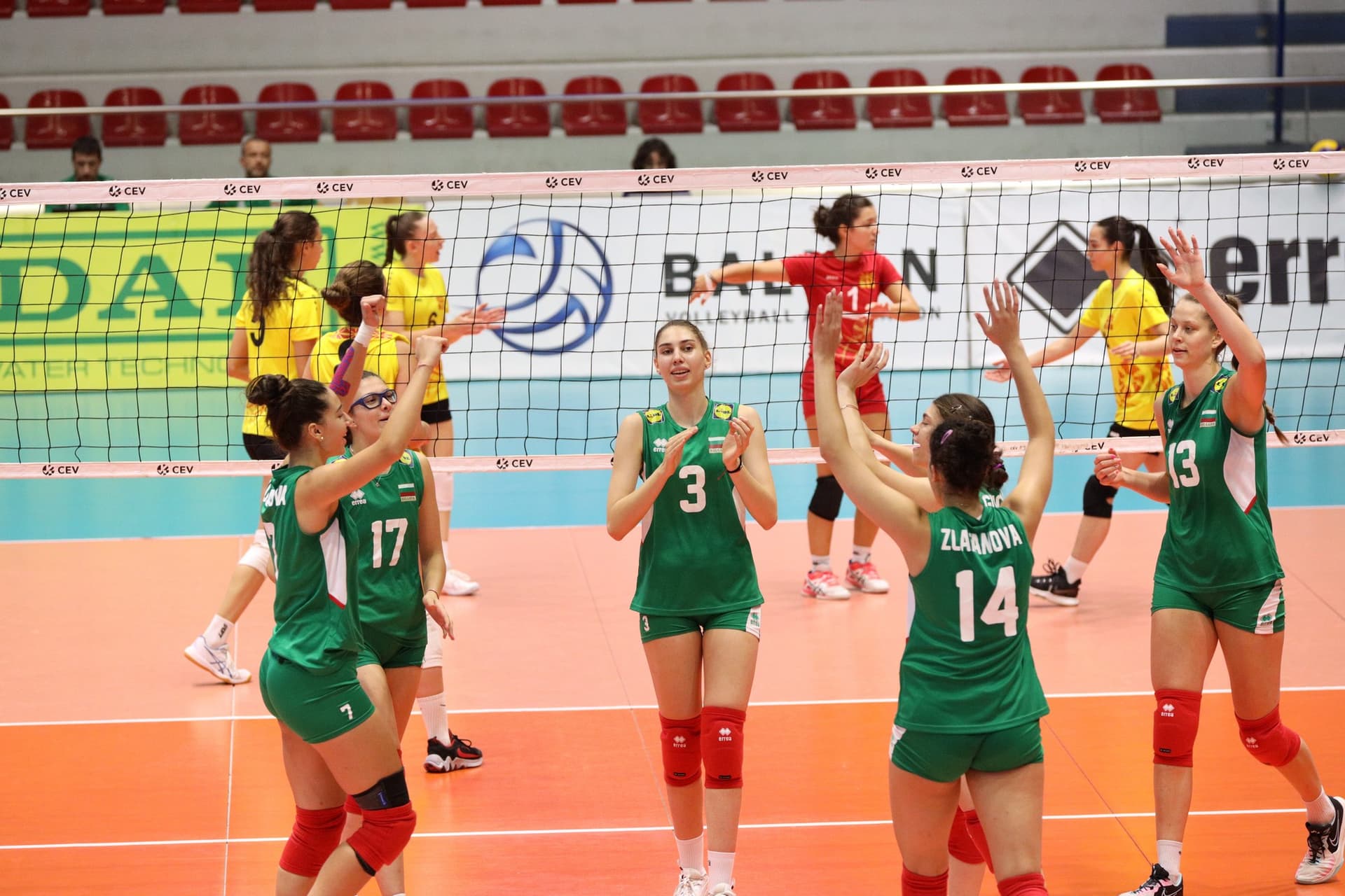 България загуби гейм, но се справи със Швеция на старта на домакинското европейски