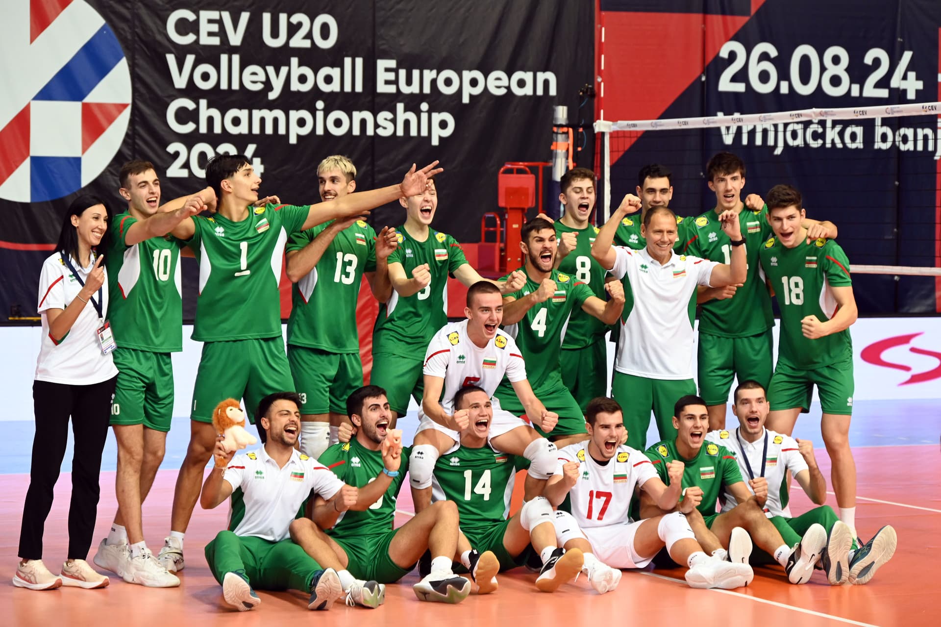 България U20 на европейски финал! Загряхме за Франция с бой по Украйна