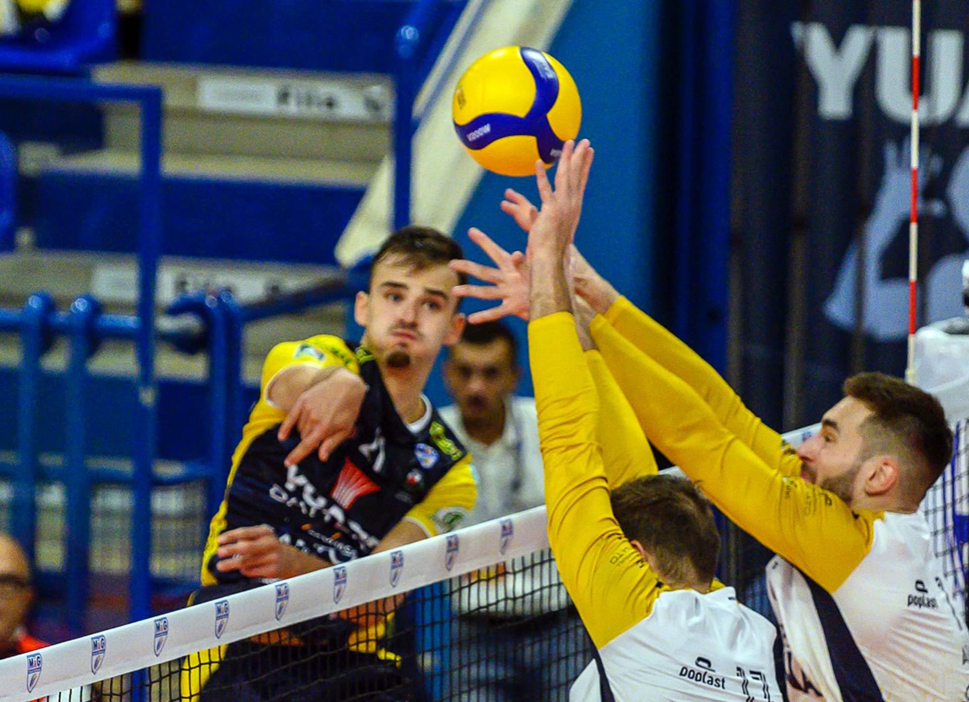 Georgi Tatarov with 7 points in the loss to Radostin Stoychev's Verona