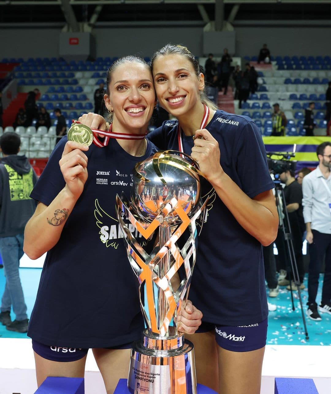 Elitsa Atanasievich and Hristina Vuchkova with their first trophy of the season in Turkey