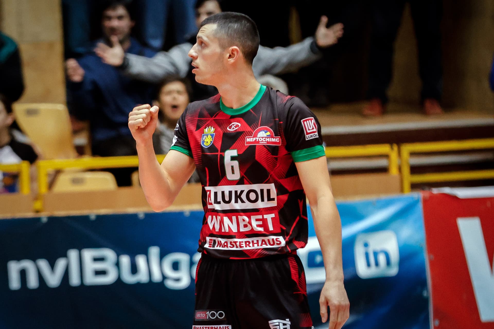 Румънският SCM Craiova взима двама българи