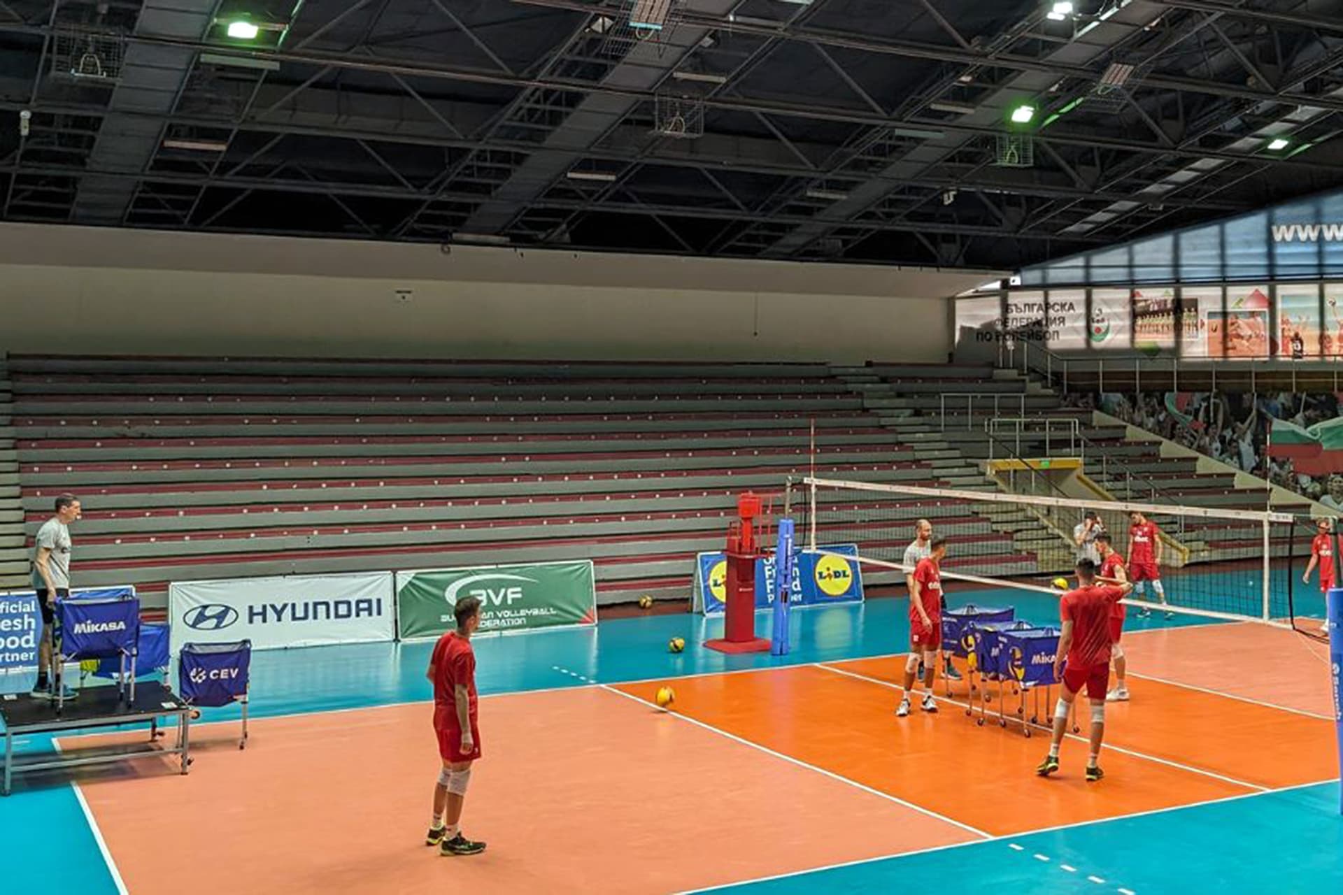 Бленджини включи двама от отбора на Миро Живков в групата от 15 волейболисти, които са на лагер в София