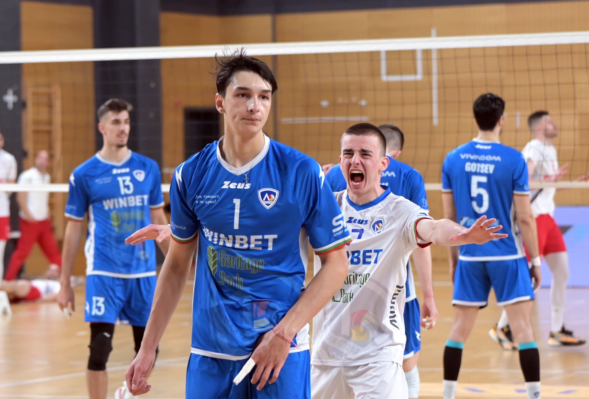 Левски поведе във финалната серия след обрат