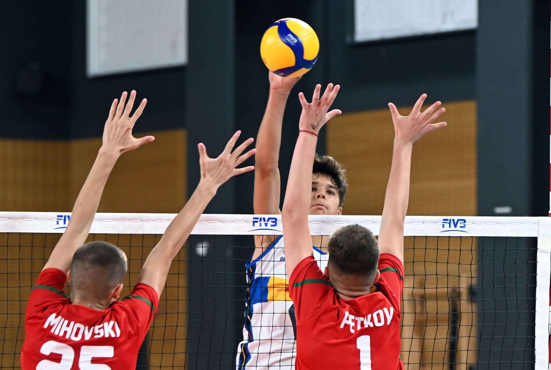 България играе контролен мач срещу Италия