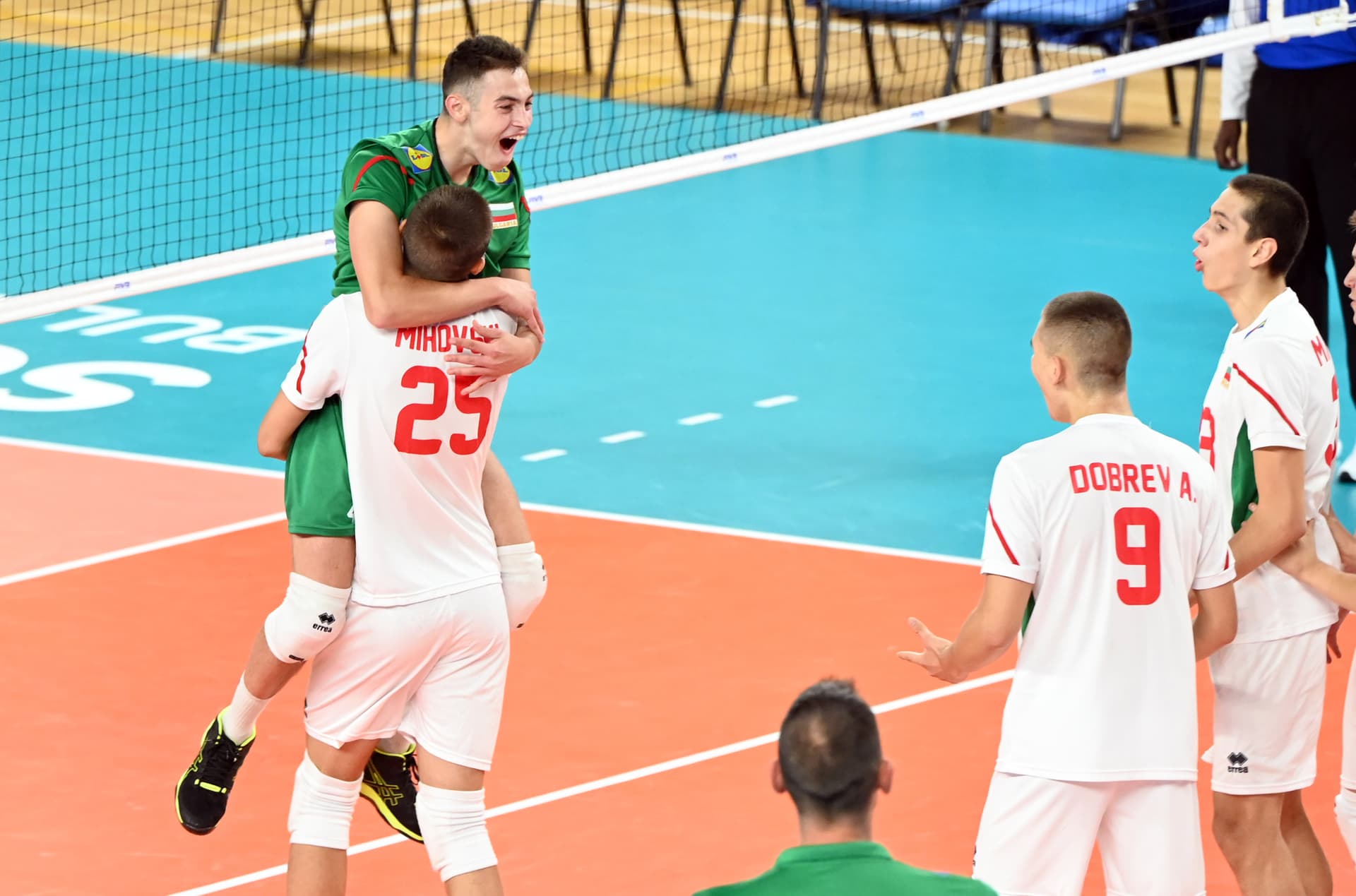 След героичен първи гейм, 14 блока и 9 аса България пребори коравия отбор на Китайско Тайпе