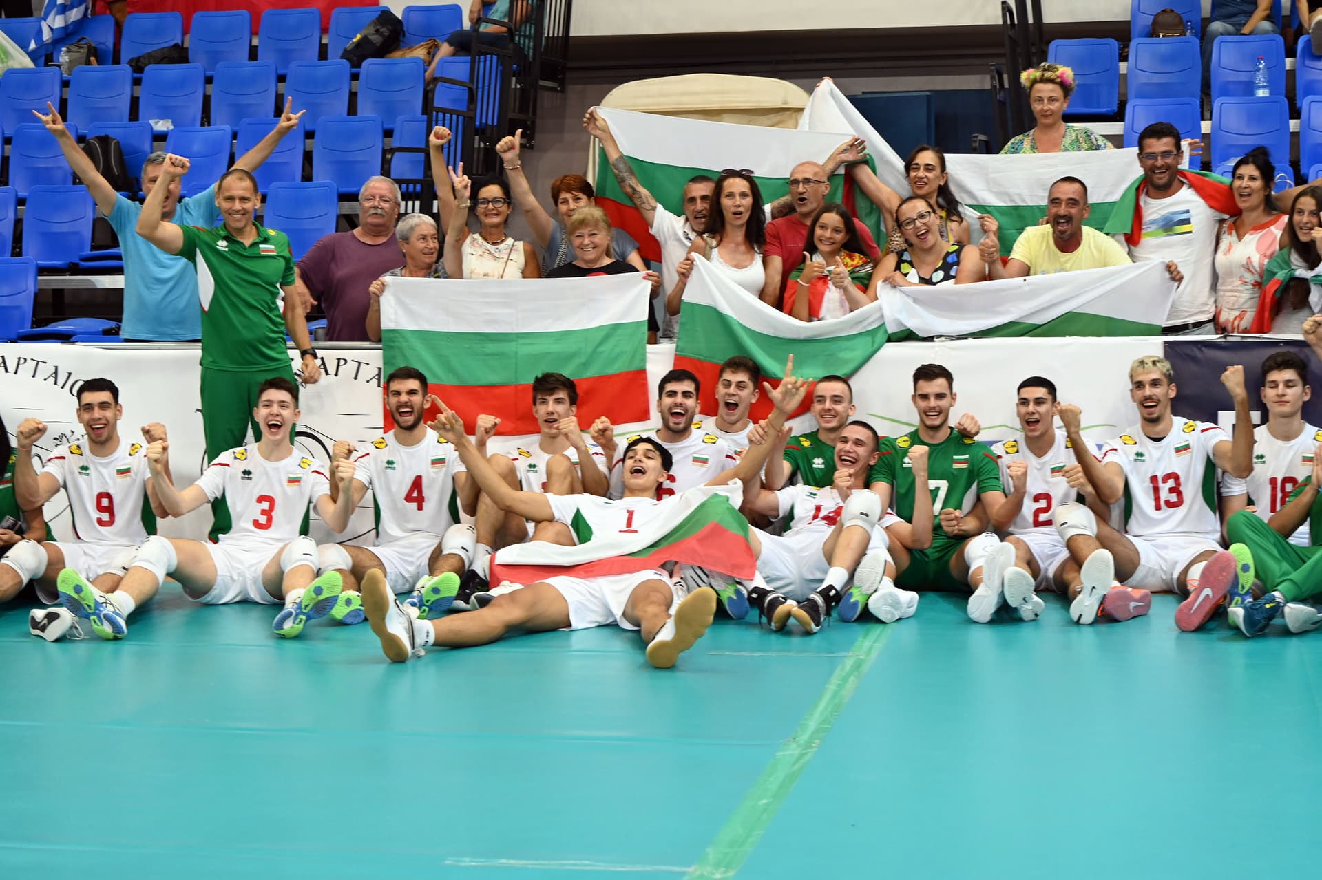 България завърши първа в групата, след победа над Испания с 3:0