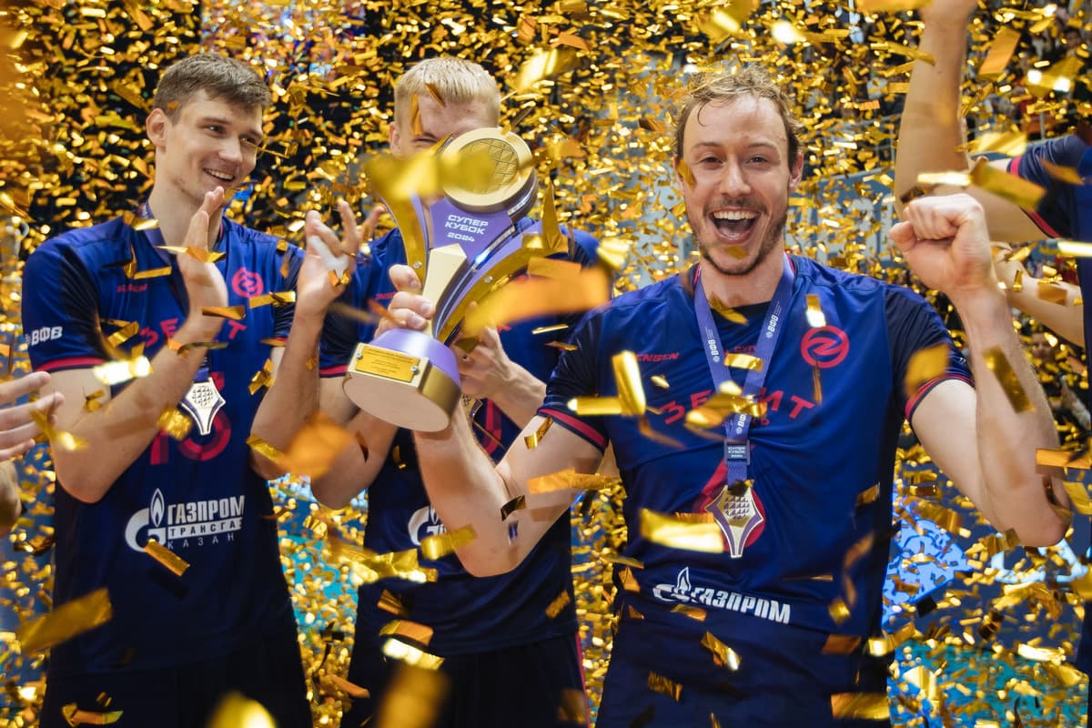 Зенит Казан грабна Суперкупата на Русия, Сам Деру влиза в игра от самолета