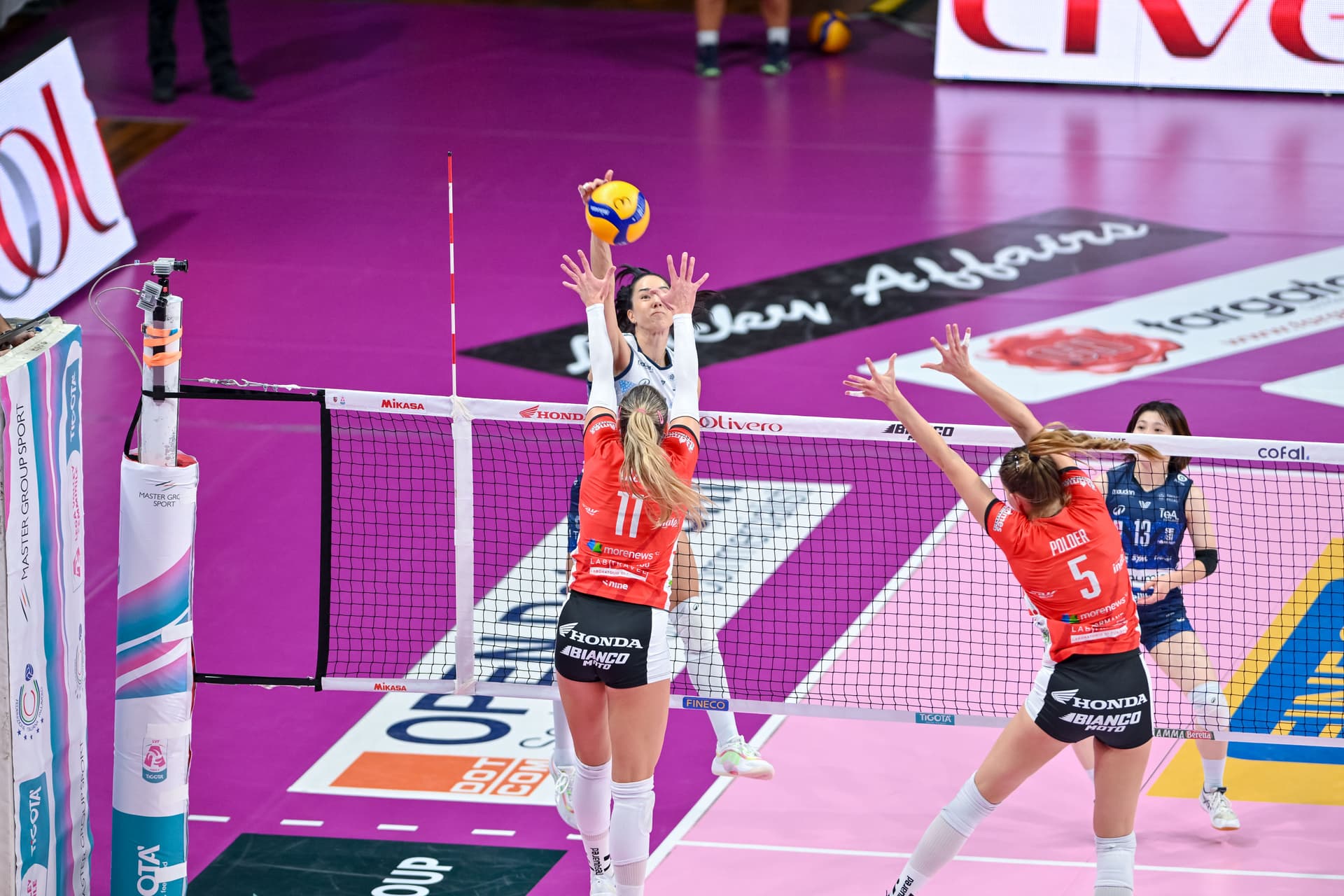 Радостина Маринова с 13 точки в първия си мач като титуляр